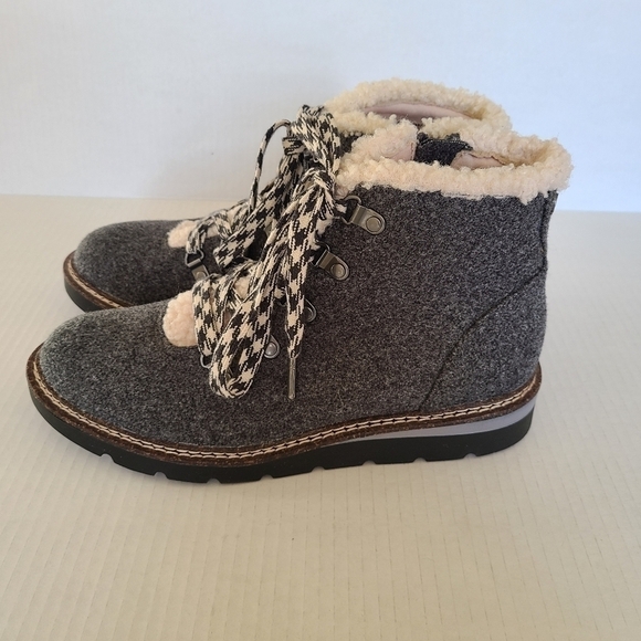 Madden NYC Faux Fur Boots Size 9 Gray Wedge Flannel Hiker Eco Lux Lace Up Zipper - Picture 3 of 13